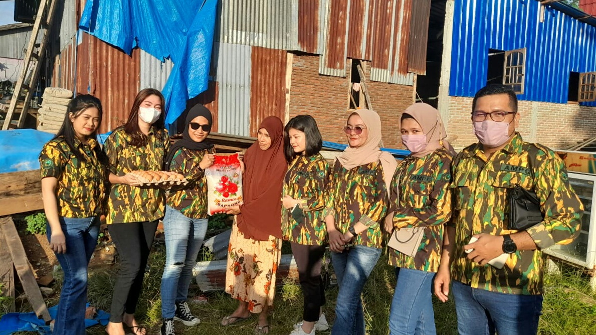 Peringati HUT ke-20, AMPG Sulbar Berbagi Sembako di Mamuju